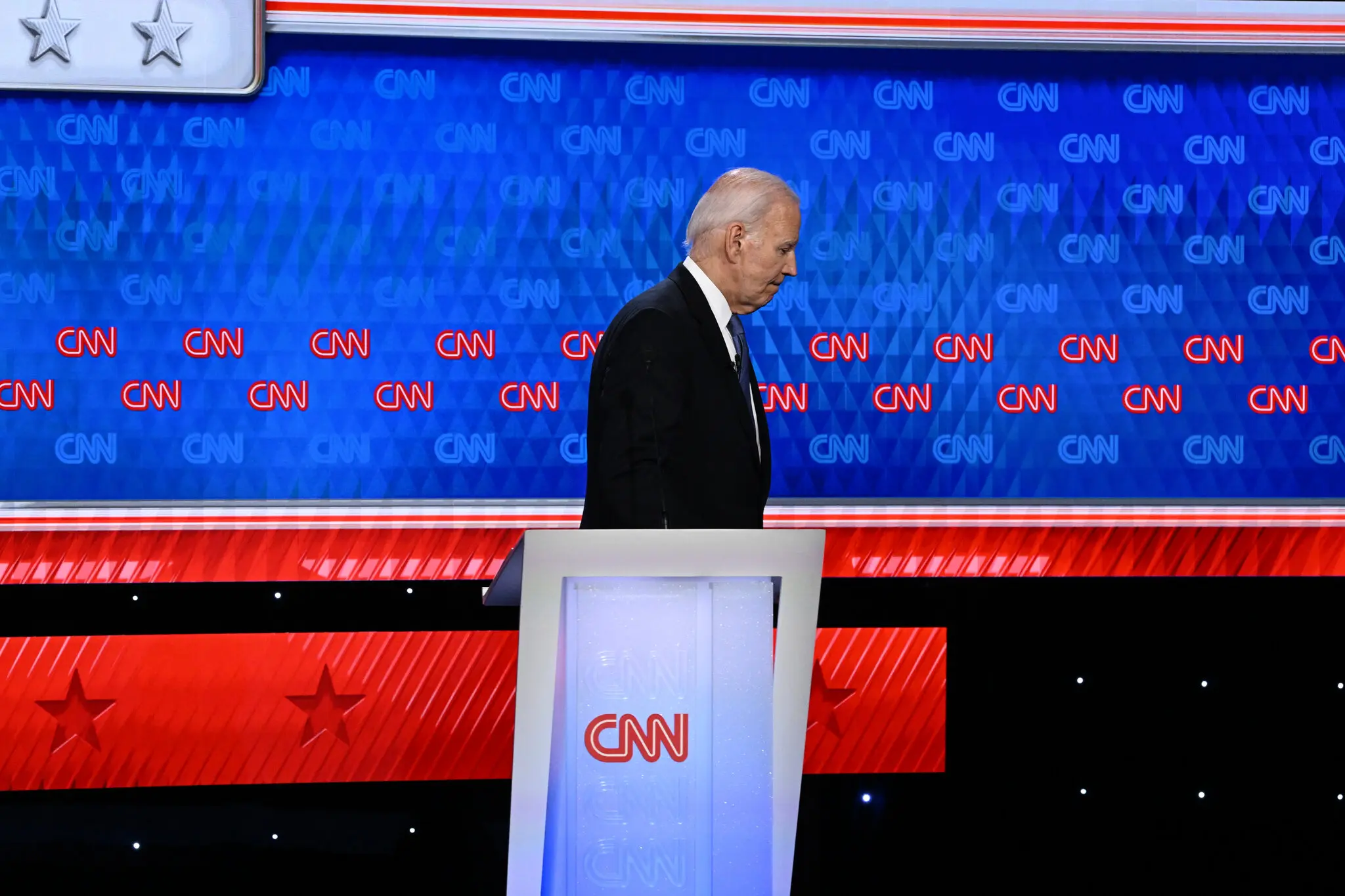 Містер Байден залишає сцену дебатів. Хто б не став президентом, Сполучені Штати зіткнуться з великими глобальними проблемами